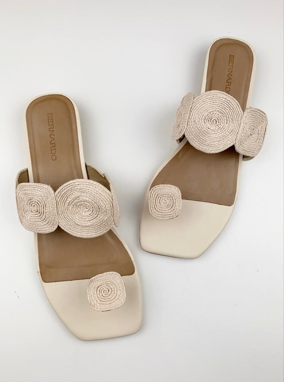 Bernardo Palermo Raffia Sandals Thong Cream Slip On Flats Womens 9.5 Art To Wear